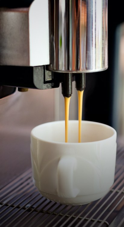 espresso running into cup