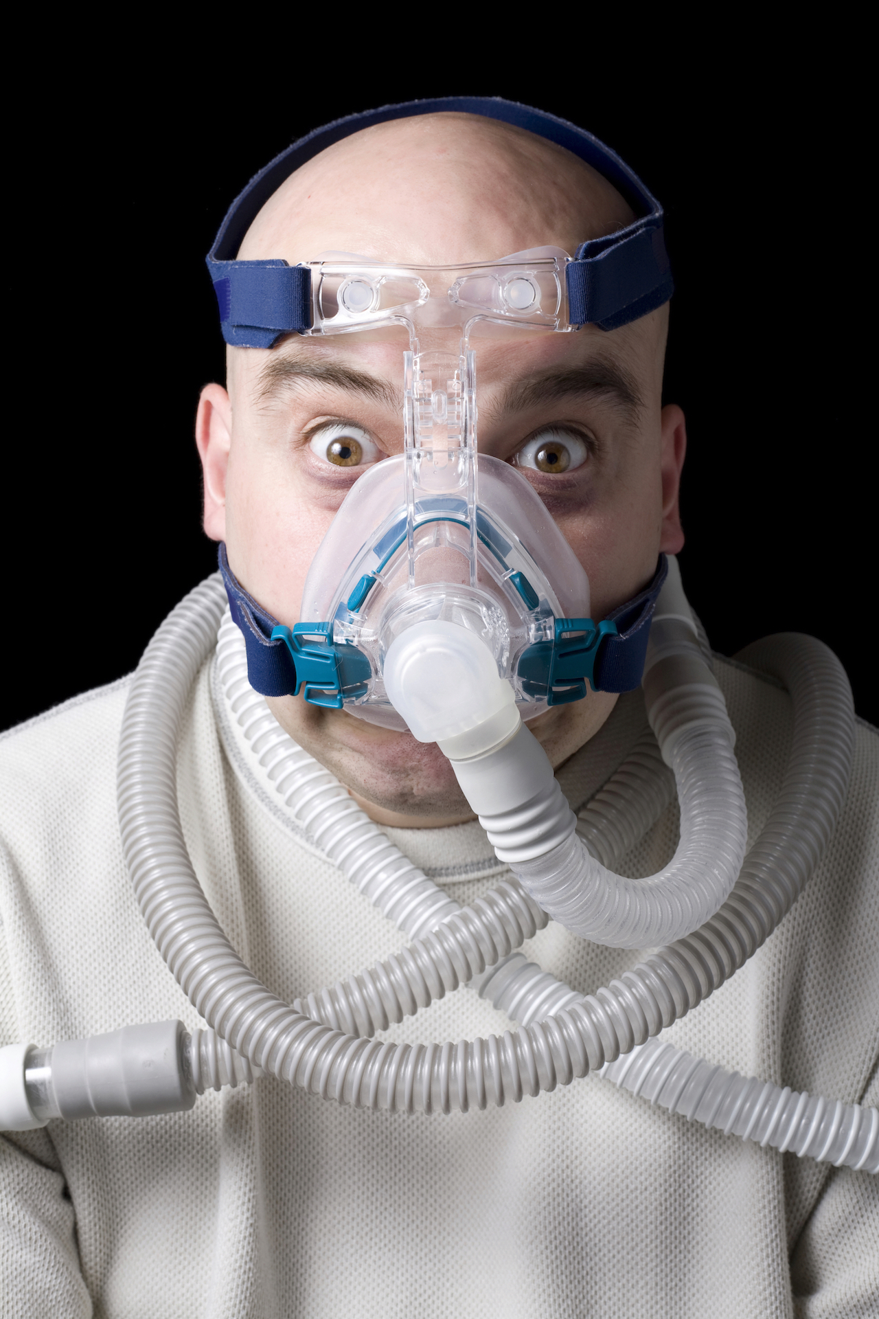 Маска дышать кислородом. Сипап аппарат для апноэ. Сипап аппарат для апноэ сна. CPAP BIPAP маски. Аппарат сипап от храпа и апноэ.
