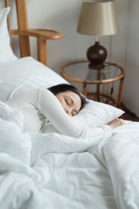 Woman napping and sleep apnea consequences