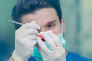 Doctor analyzing the teeth