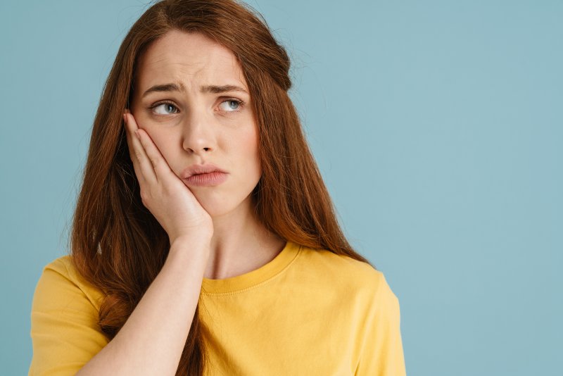 Women in tooth ache 